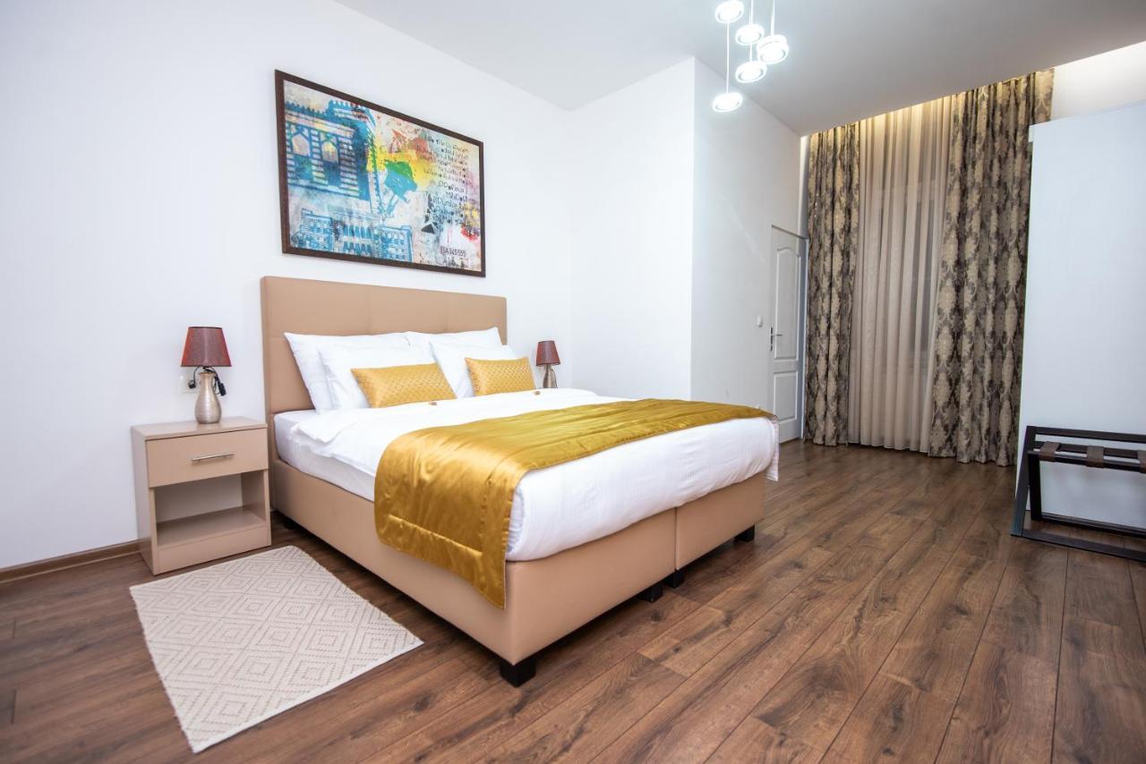 Megapolis Main Street Suites Сараєво Екстер'єр фото